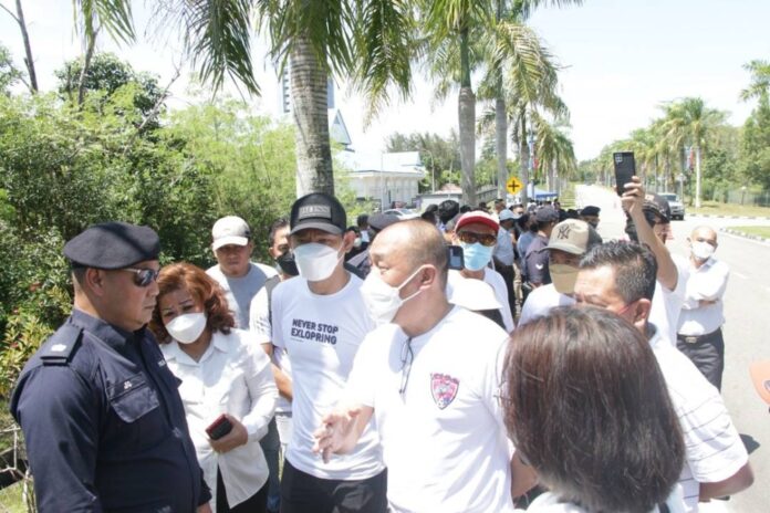Peaceful protest in Kota Kinabalu after motion for state assembly to debate Sulu sultanate suit rejected