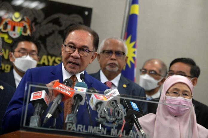 Anwar tells govt not to extend Bernas' concession in favour of farmers' associations
