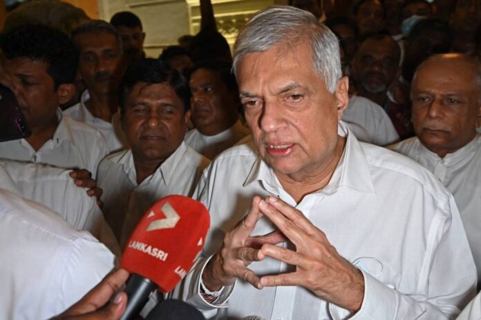 New Sri Lanka president sworn in eyeing unity government
