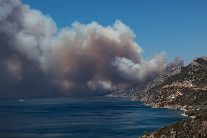 Tourist resort evacuated as Lesbos wildfire destroys home