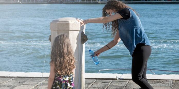 Venice pushes tourists to drink from fountains and shun plastic