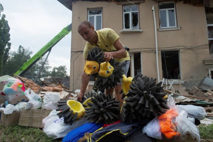 FT: Britain's Ukraine aid halts 'non-essential' foreign relief