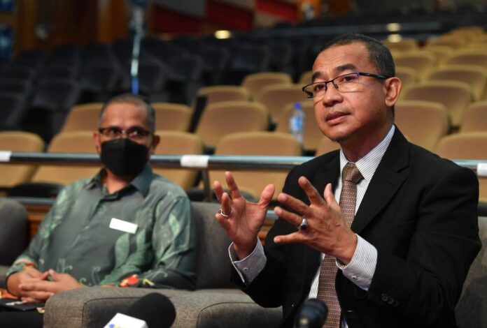 Health clinics in Klang Valley operating beyond office hours to help reduce hospital congestion, says deputy health minister