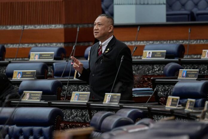 Nazri Aziz rejects mass crossovers to skirt anti-party hopping Bill