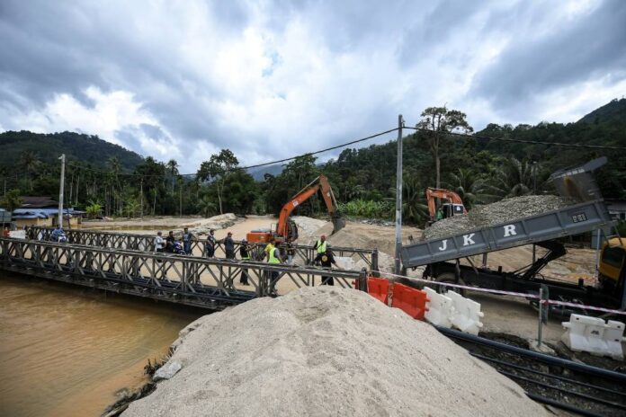Works Ministry: Authorities to close Bailey bridge in Baling during headwater surge