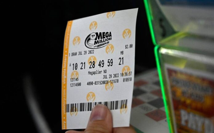 US lottery player wins jackpot topping US$1.3b