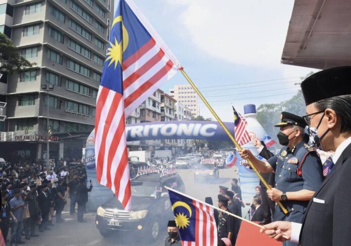 Sabah governer attends Warriors' Day celebration, launches state-level national month celebration
