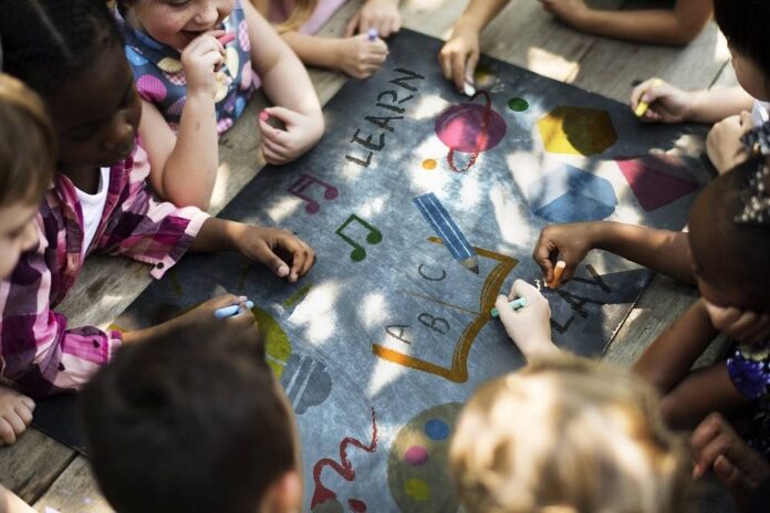 Richer childhood friends boost future income, Facebook data shows