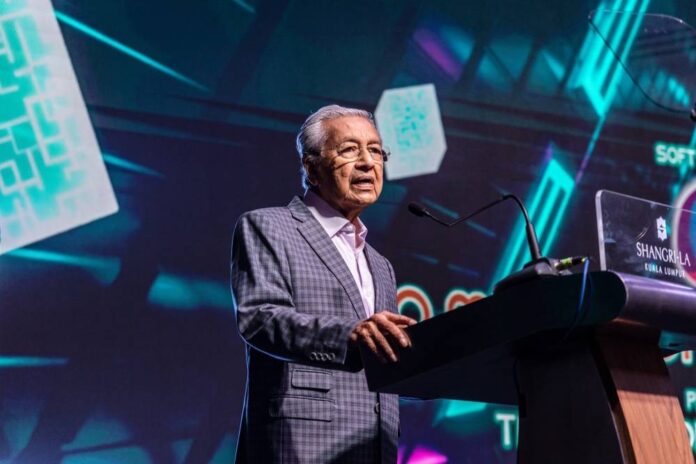 Dr Mahathir lends support to generational tobacco ban, but urges better enforcement