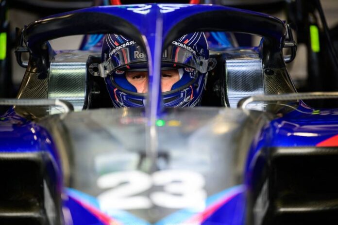 Albon to stay with Williams with dig at Piastri