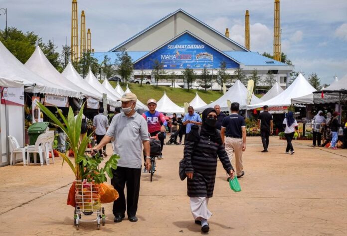 Maha 2022: Over 11,000 agro-food products for sale at 'Castle of Fruits'