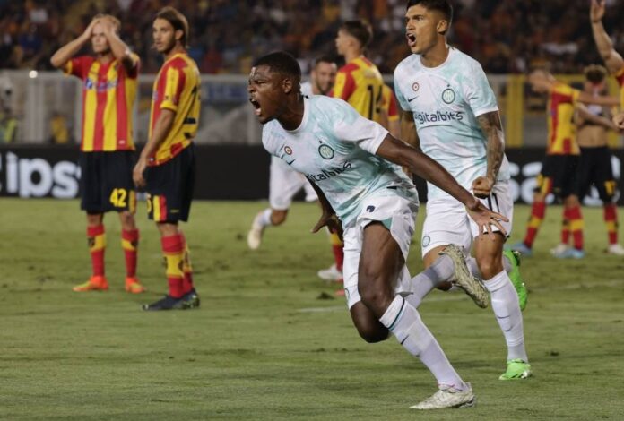 Champions Milan off to winning start, Dumfries steals show for Inter