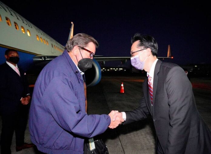 US lawmakers arrive in Taiwan amid China tensions