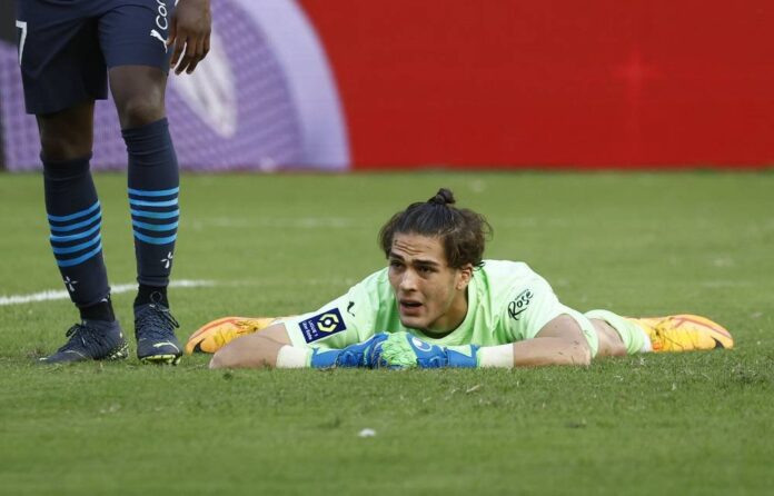 Goalkeeping howler gifts 10-man Monaco draw against Rennes