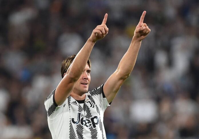 Vlahovic double for Juve sinks Sassuolo, Napoli's Osimhen abused in Verona rout