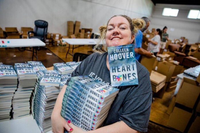 Colleen Hoover, the US novelist whose books are sold out thanks to BookTok