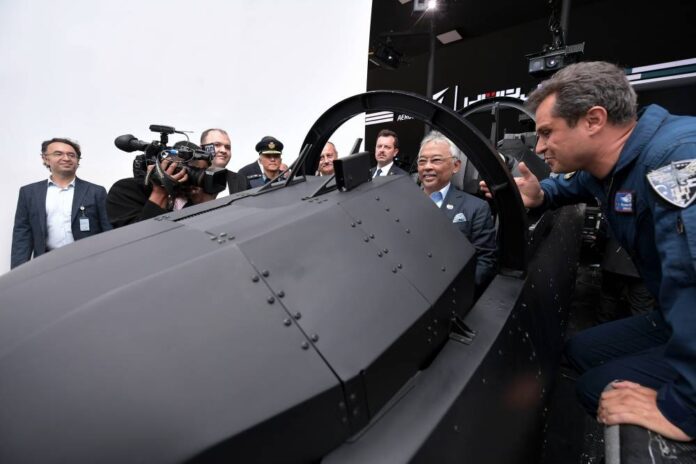 King impressed with technology at Turkish Aerospace Industry