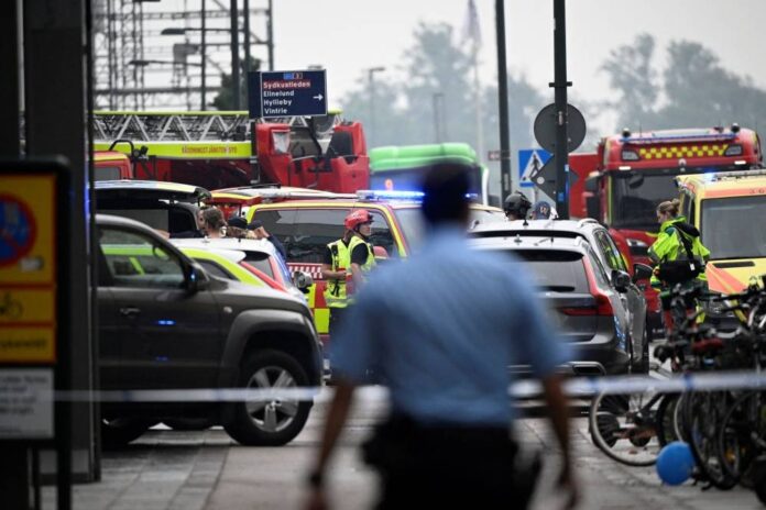 Swedish police arrest teenage boy for shopping centre shooting