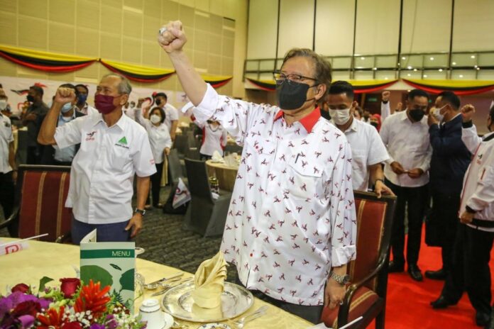 Sarawak Premier approves RM70m retaining wall to prevent serious riverbank erosion threatening Simunjan bazaar