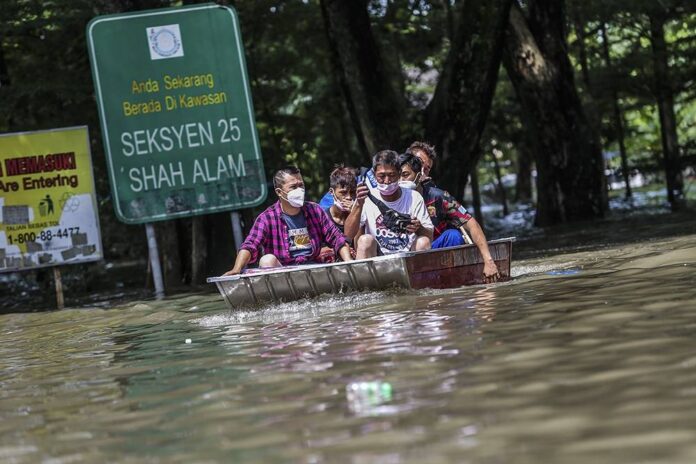 Fire Dept: Heavy rain receded in Taman Sri Muda amid flood worries, no victims reported