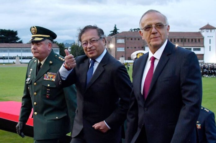 Colombia suspends ELN rebel arrest warrants, extradition orders to restart peace talks