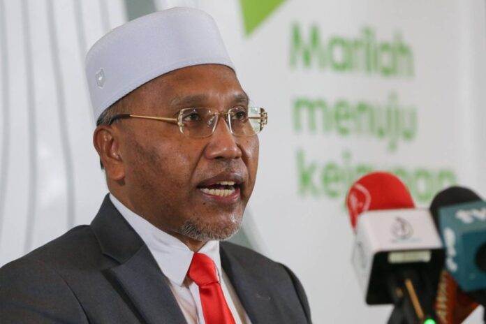 Religious affairs minister: No need for cooperation with local authorities for halal certificate issuance