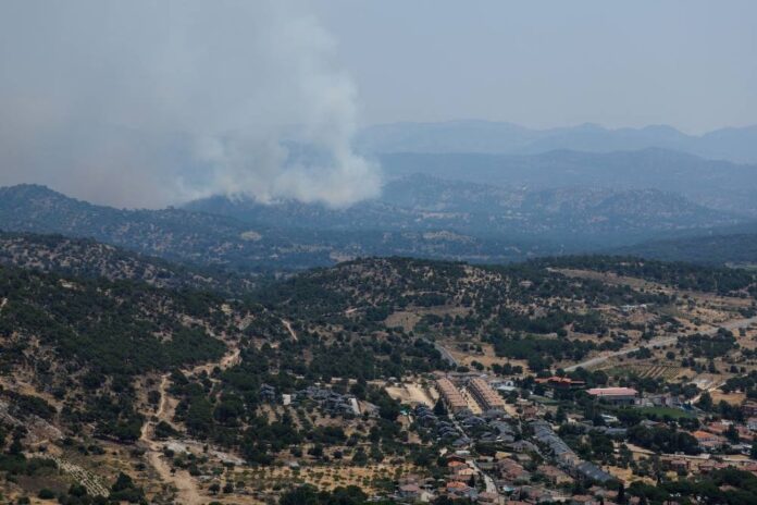 Evacuation orders lifted as Spain wildfire stabilised