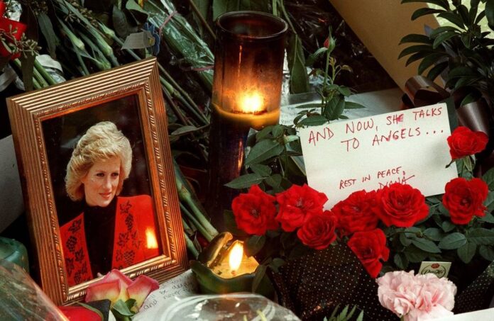 Tourists, Brits hail 'icon' Diana, 25 years after death
