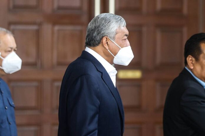 Amid Umno meet, Zahid's trial has earlier lunch break after lawyers leave box of documents behind