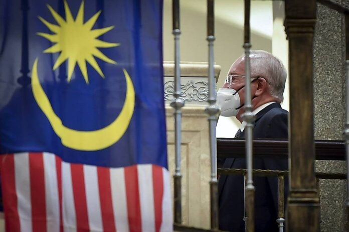 Najib apologises to supporters, expresses gratitude for support