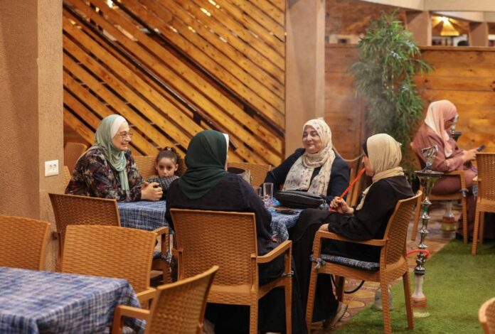 Gaza women seek outdoors escape on summer nights