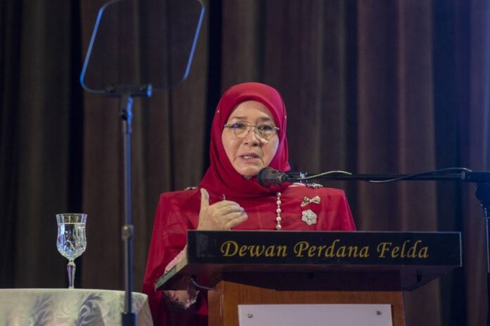 At National Women's Day celebration, Queen calls for more female ministers
