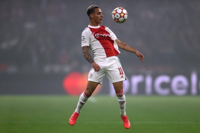 Antony confirms he wants to leave Ajax amid interest from Manchester United
