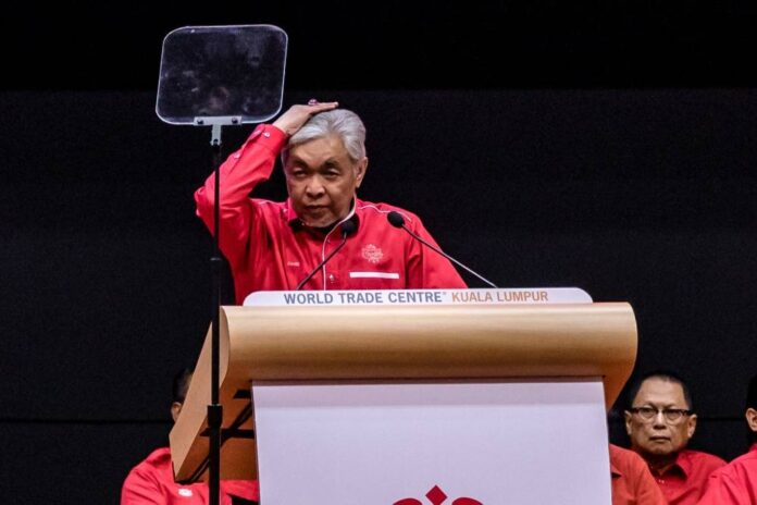 Ismail Sabri roundly booed by Umno members as Zahid asks him to abide by party's wishes