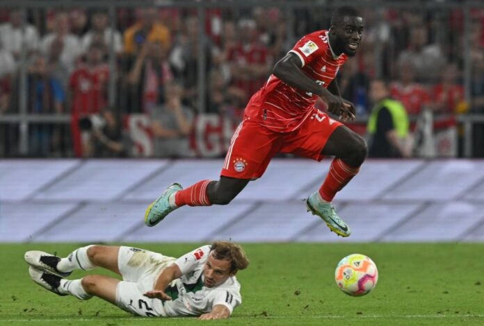 'World-class' Sommer helps Gladbach hold on for draw at Bayern