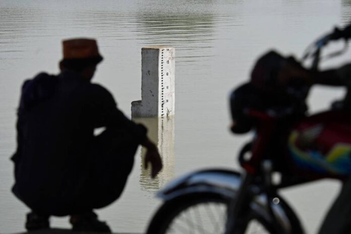 Flood fate of thousands lies with colonial-era Pakistan barrage