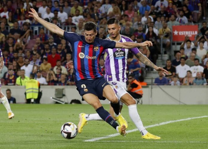 Lewandowski bags double for 'blessed' Barca, Benzema strikes late for Real