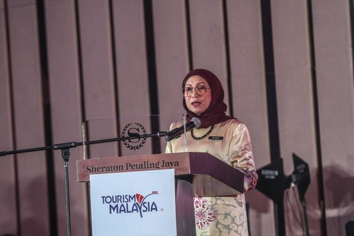 Tourism minister sets new target of 9.2 million tourist arrivals this year