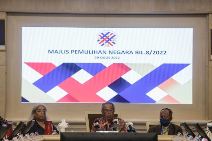Recovery Council: Masking still mandatory in Malaysia despite Singapore's move, but easing of restrictions considered