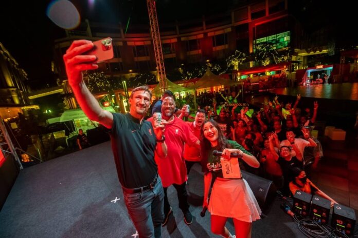 Liverpool fans in Malaysia enjoy Carlsberg football viewing party alongside two legends
