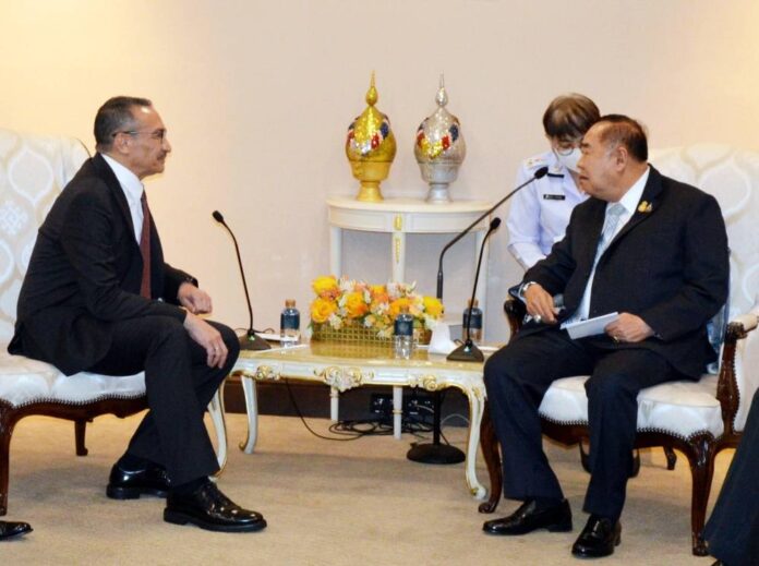 Thailand, Malaysia to strengthen cooperation on defence industry and border security, says Thai acting PM Prawit