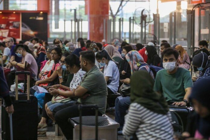 MMA moots end to Malaysia's Covid-19 mask mandate