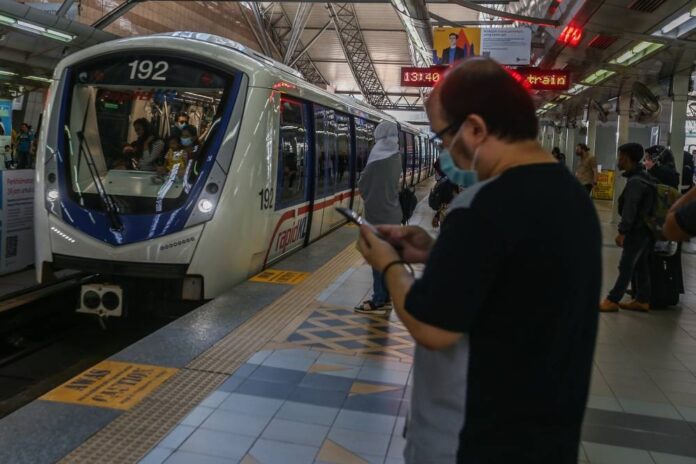 Transport minister: Persons with disabilities using public transport to enjoy month-long free rides
