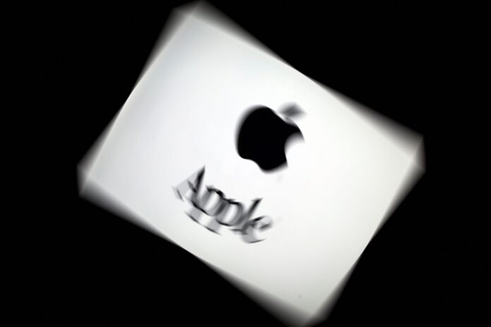 Apple warns of flaw that lets hackers into iPhones, Macs