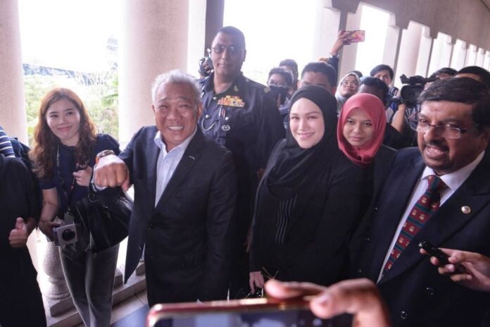 Corruption charges: Bung Moktar, wife Zizie Izette to testify beginning Sept 23