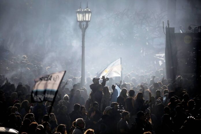 Shock, anger after assassination attempt on Argentine VP Kirchner