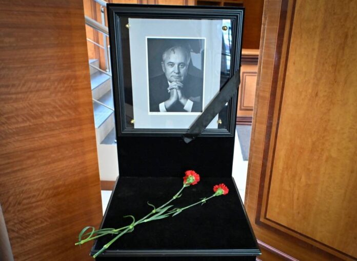 Russians to bid farewell to Gorbachev, but without Putin