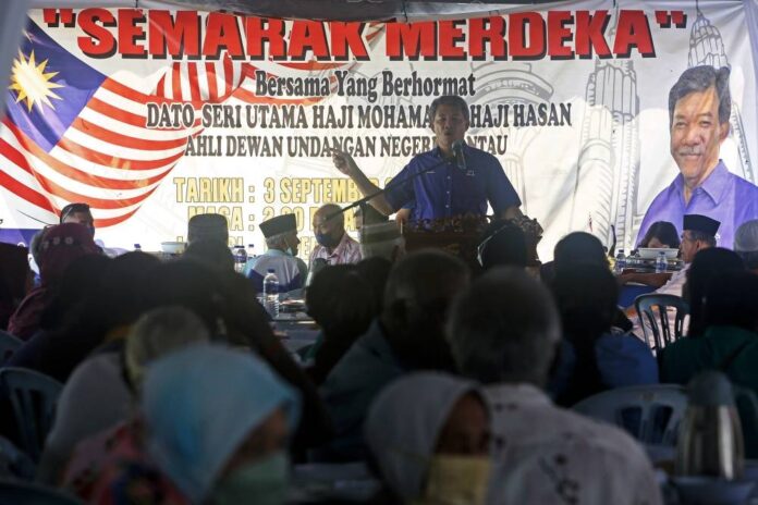 Umno leaders not engaged in discussions with PAS, says Tok Mat