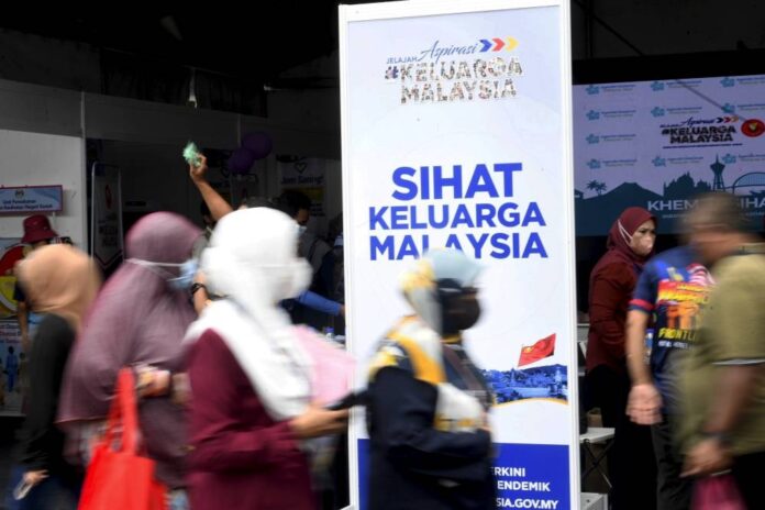 Visitors throng health camp for screenings at the Kedah Malaysian Family Aspiration tour, says state health dept
