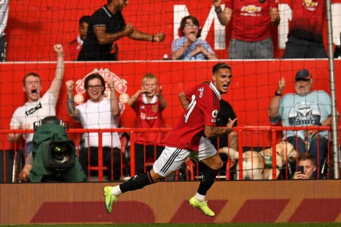 Antony scores on debut as Man United end Arsenal's perfect start
